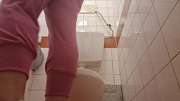 Big Pee in a Very Dirty Public Toilet 4K