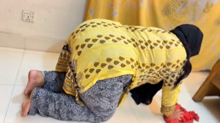 zawjat al'ab dhat almuakhrat alkabirat walshawniat ealiqat taht alsarir walan turid mumarasat aljins