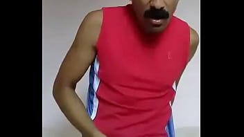 Hermoso macho mexicano jalandose la verga (LALO SANTOS)