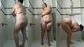 je me baise en levrette sous la douche avec mon god ventouse premiere partie...