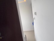 Espio a escondidas a mi linda hermanastra mientras se ducha y termino cogiendola mas duro que su nov
