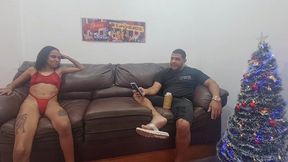 surfistinha no sofa com leo ogro revela que se arrepende de ter abandonado a filha e foi trabalhar em cabare por estar no tedio em casa.
