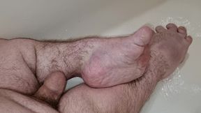 Midget shows his feet and then cums on them