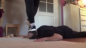 Babe smashes face in and tramples on guy's balls
