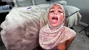 Horny&#x1F975; Hijabi Hotty flaunts fleshy goods &mdash;  gets face-splattered in XXXXXX extravaganza