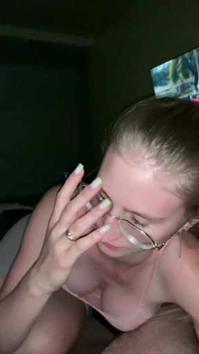 Glasses girl spontaneously wants sex during the evening chill