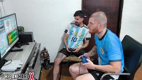 jogando videogame apostando o cu kkkkk