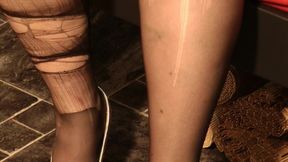 Annadevot - I hate ladders : ( - Pantyhose destroyed :)