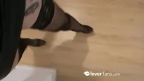 Meando en la boca de mi sumiso obedienteperro. Pissing on my slave's mouth.