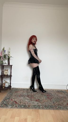 Latex-clad femdom dominatrix takes control