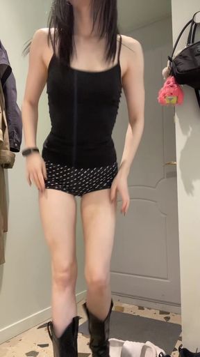 Ronya Qiwi invites you to her Fansly page