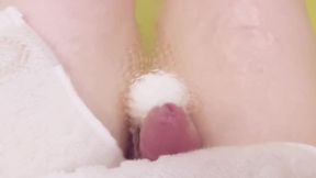 Japanese shemale femboy cum splashes in bathtub handsfree