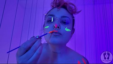 Stripper avatar shows off her twerk in colorful light painting