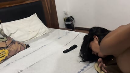 Venezolana morena latina ama sexo oral y anal