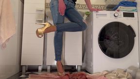 Desperate Wetting my Jeans and super gold HighHeels