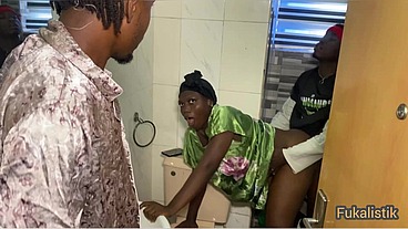 Ebony big butt cheating landlords wife sneaky fucks bbc tenant in bathroom