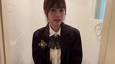 学校で真面目そうに見えて家で毎日オナってる剛毛女子◯生。誘われたらエッチするかも...