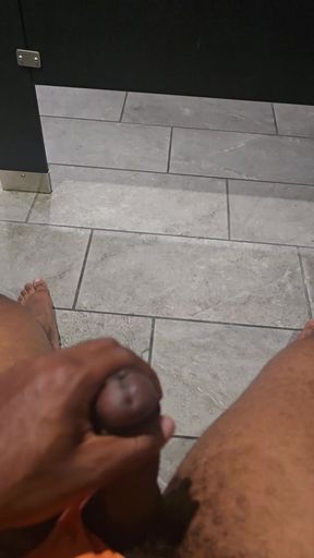 Stroking my dick at Planet Fitnesss
