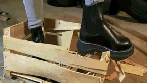Jeanette destroys boxes MP4