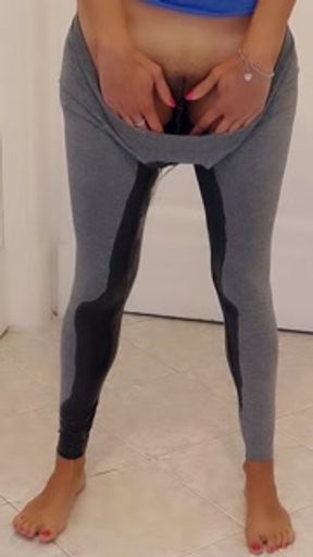 PEE DESPERATION! Amateur Pissing Wetting