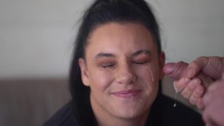 Kink-Fetisch-Video von einer molligen, kurvigen PAWG-Hure, die einen Schwanz lutscht