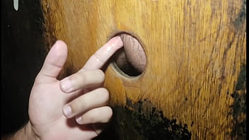 Os rapazes do Cine arouche Glory Hole chupam, fodem e gozam!