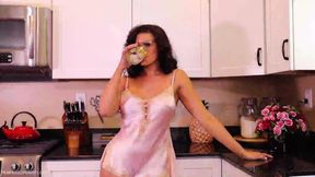 Housewife Regresses Hubby