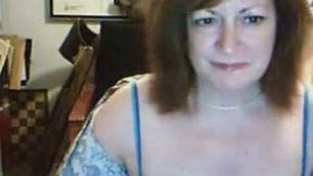 Mature pale skin mom of my friend chats with me and gets naked