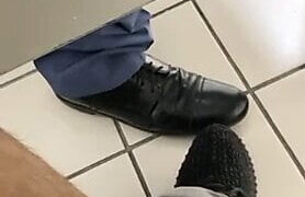 Homens gostosos interraciais caseiros com pênis enormes transando sem camisinha.