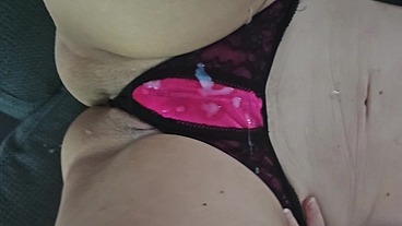 Petite compilation de sperme bien chaud qui coule sur mon corps de milf marure