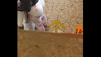 Grave a esta perra con un culotte bien abiertote cuando se agacha