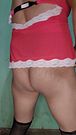 Hombre usando tanga blanca de satin
