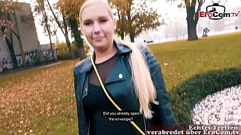 Deutsche Blondine mit nat&uuml_rlichen Titten auf der Stra&szlig_e abgeschleppt