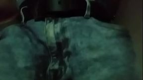 Una deliciosa meada con mi pa&ntilde_al y pantal&oacute_n puesto y de paso deliciosa pajita y doble orgssmo