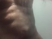 Manzo sborra copiosamente in palestra
