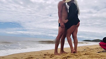 FUDENDO GOSTOSO NA PRAIA
