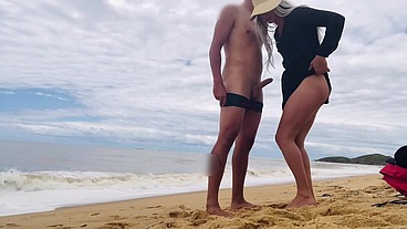 FUDENDO GOSTOSO NA PRAIA