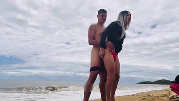 FUDENDO GOSTOSO NA PRAIA