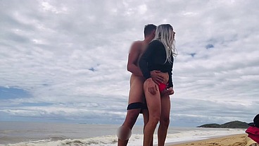 FUDENDO GOSTOSO NA PRAIA