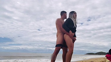 FUDENDO GOSTOSO NA PRAIA