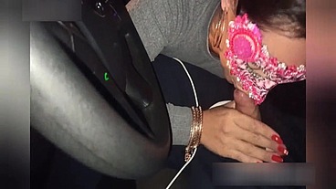 Fui buscar Casada putinha no portão de casa, ela chupando a pica grossa até o motel manda um recado para o marido e mostra tudo na vídeo chamada .