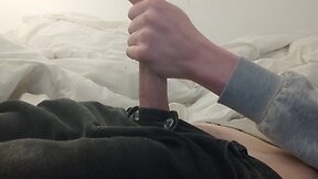 Young sunny cums in bed