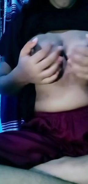 Indian girl showing big boobs in video call sexy boobs