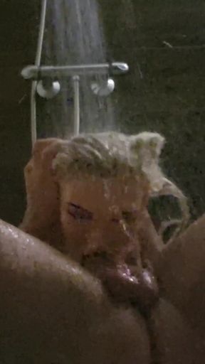 Throatpie under the shower
