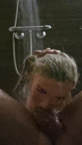 Throatpie under the shower