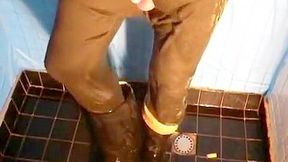 nlboots - 'clothed' underneath the shower, in rubber boots