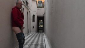 Show my ass and cock ooutdoor
