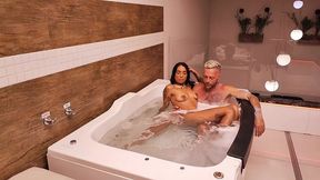 hot chat in the bathtub with nick niquita and a lot of cock in the hottie s ass making her cum in the ass screaming. vagninho e nick niquita
