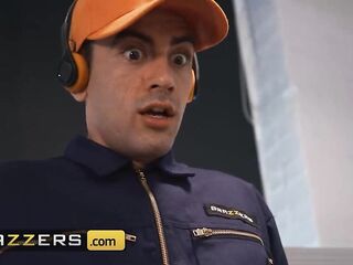 BRAZZERS - Thirsty For Schlong Blondie Cameron Cohen Screws Janitor Jordi On The Work Desk In Full View