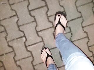 I show my excellent feet in very hawt platform flip flops